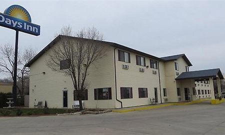 Travelodge By Wyndham Longmont Exterior photo