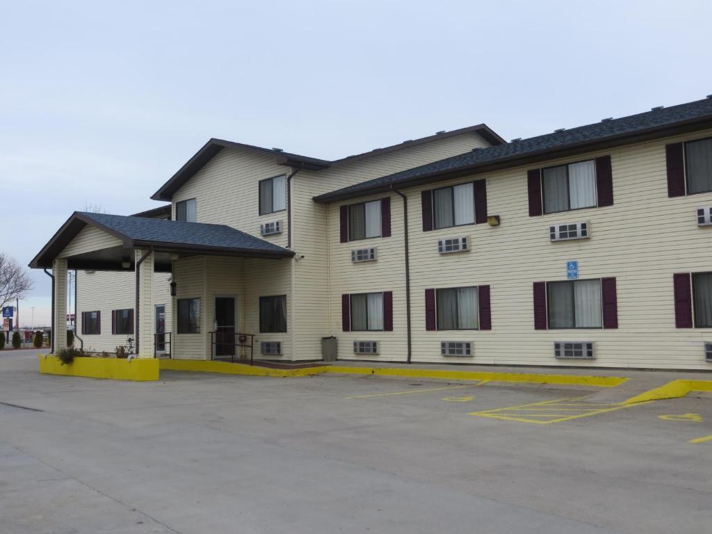 Travelodge By Wyndham Longmont Exterior photo